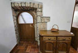 Otok Krk, okolica Dobrinja - kamena kuća sa bazenom, Dobrinj, Maison