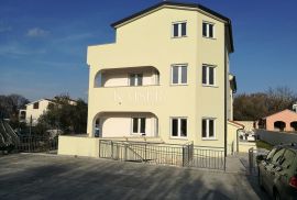 Otok Krk, Malinska - kuća 480m2 sa bazenom, Malinska-Dubašnica, House