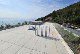 Opatija - Luksuzan penthouse sa krovnom terasom i bazenom 275 m2, Opatija, Apartamento