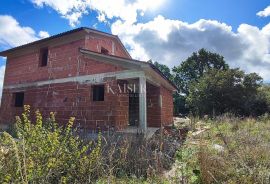 Istra, Labin - kuća s predivnom okućnicom, 170m2, Labin, House