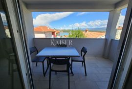 Otok Krk, Soline - apartman u novogradnji 250m od mora, Dobrinj, Appartamento