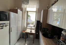 Opatija, centar - Sunčani stan u Opatijskoj vili 100 m2 + garaža 29m2, Opatija, Wohnung