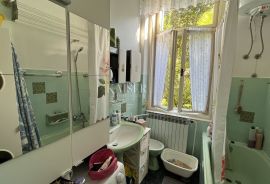 Opatija, centar - Sunčani stan u Opatijskoj vili 100 m2 + garaža 29m2, Opatija, Daire