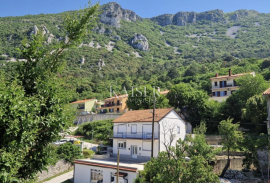 Istra, Labin - kuća 500m od mora, 270 m2, Labin, Famiglia