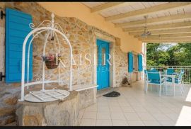 Otok Krk, okolica Dobrinja - predivna villa 170 m2, Dobrinj, Maison