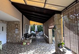 Otok Krk, okolica Dobrinja, samostojeća kuća 150 m2, Dobrinj, House