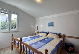 Otok Krk, okolica Dobrinja, samostojeća kuća 150 m2, Dobrinj, Casa