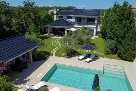 Otok Krk, Kras - impresivna villa u oazi mira, Dobrinj, House