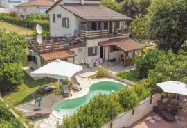 Pula, kuća s bazenom, 50m od mora, 250m2, Pula, Famiglia