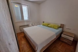 Novi Vinodolski, Klenovica, kuća sa 2 apartmana i pogledom na more, Novi Vinodolski, Maison