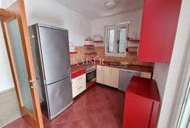 Novi Vinodolski, Klenovica, kuća sa 2 apartmana i pogledom na more, Novi Vinodolski, بيت