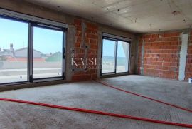 Medulin - moderna vila s bazenom, 290 m2, Medulin, Ev