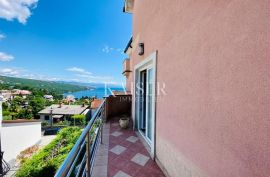 Opatija – Impresivan dvoetažni stan od 150 m2 s prekrasnim pogledom, Opatija, Flat