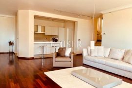 Opatija, okolica – Predivan stan u venecijanskom stilu, 184 m2, Opatija - Okolica, Appartement