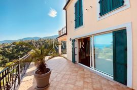 Opatija, okolica – Predivan stan u venecijanskom stilu, 184 m2, Opatija - Okolica, Appartement