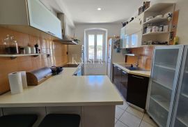 Otok Lošinj, Mali Lošinj - dvoetažni stan na rivi, Mali Lošinj, Appartement