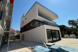 Zadar - stan 228.97 m2, bazen, prvi red do mora, Zadar - Okolica, Kвартира