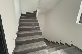 Zadar - stan 234.64 m2, 20 m od mora, bazen, privatni vrt, Zadar - Okolica, شقة