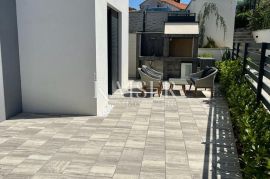 Otok Krk, Krk - Stan od 100 m2 + app od 48 m2, Krk, Apartamento