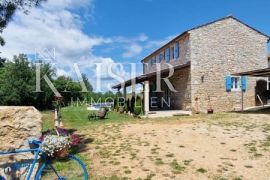 Istra - Lovreč, PRILIKA kamena Istarska kuća sa imanjem 9000m2, Sveti Lovreč, House