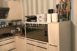 Rijeka, Pećine - Predivan sunčan stan prvi red do mora + apartman u suterenu 135 m2, Rijeka, Appartment