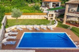 Istra - Villa s bazenom i okućnicom 1000 m2, Tinjan, Ev