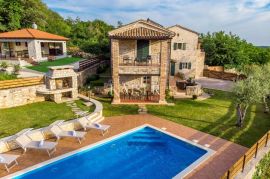 Istra - Villa s bazenom i okućnicom 1000 m2, Tinjan, بيت