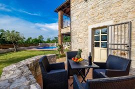 Istra - Villa s bazenom i okućnicom 1000 m2, Tinjan, Kuća