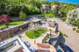 Lovran – Apartmanska vila s velikim zemljištem i projektom za boutique hotel, Lovran, Kuća