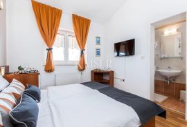 Lovran – Apartmanska vila s velikim zemljištem i projektom za boutique hotel, Lovran, Kuća