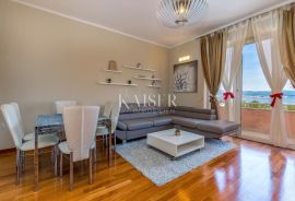 Lovran – Apartmanska vila s velikim zemljištem i projektom za boutique hotel, Lovran, Kuća