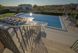 Istra - okolica Poreča - vila s bazenom, 380 m2, Poreč, Casa