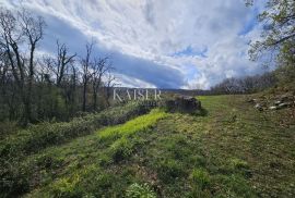 Otok Krk, Čižići - građevinsko zemljište 400m od mora, Dobrinj, Zemljište