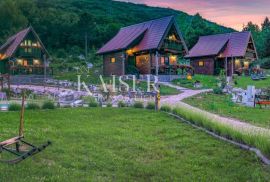 Korenica - turistički kompleks u blizini NP Plitvice, Plitvička Jezera, Zemljište