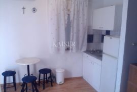 Otok Krk, Šilo - kuća sa 5 apartmana 200 m od mora, Dobrinj, House