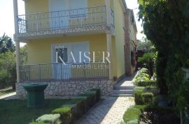 Otok Krk, Šilo - kuća sa 5 apartmana 200 m od mora, Dobrinj, House