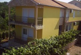 Otok Krk, Šilo - kuća sa 5 apartmana 200 m od mora, Dobrinj, House