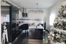 Rijeka, Drenova - Dvoetažni stan sa predivnom okućnicom, Rijeka, Appartement