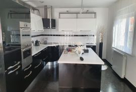 Rijeka, Drenova - Dvoetažni stan sa predivnom okućnicom, Rijeka, Apartamento