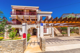 Otok Krk, Pinezići - samostojeća kuća 410m2, Krk, House