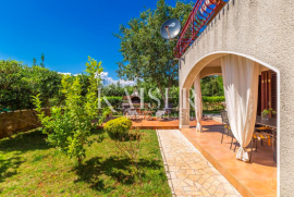 Otok Krk, Pinezići - samostojeća kuća 410m2, Krk, Maison