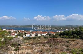 Šibenik- 7100 m2 građevinsko zemljište 200 m od mora, Šibenik - Okolica, Land