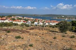 Šibenik- 7100 m2 građevinsko zemljište 200 m od mora, Šibenik - Okolica, Tierra