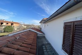 Krk, Gostinjac - Kuća sa pet apartmana 505 m2 i okućnicom od 1000 m2, Dobrinj, بيت