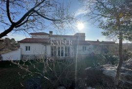 Krk, Gostinjac - Kuća sa pet apartmana 505 m2 i okućnicom od 1000 m2, Dobrinj, Ev