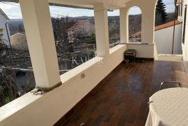 Krk, Gostinjac - Kuća sa pet apartmana 505 m2 i okućnicom od 1000 m2, Dobrinj, House