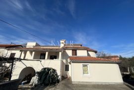 Krk, Gostinjac - Kuća sa pet apartmana 505 m2 i okućnicom od 1000 m2, Dobrinj, House