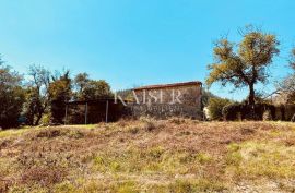 Buzet, Roč - Kamena starina s okućnicom, Buzet, Σπίτι