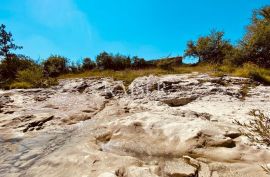 Buzet, Roč - Kamena starina s okućnicom, Buzet, Kuća