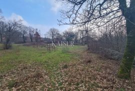 Otok Krk, Kras - građevinsko zemljište sa kamenom kućom, Dobrinj, Terrain